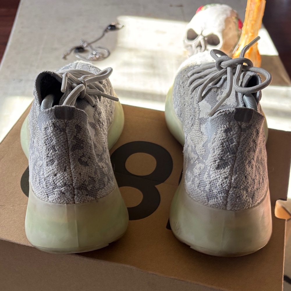 Yeezy Boost 380 Men’s Grey Knit Sneakers - Picture 4 of 6